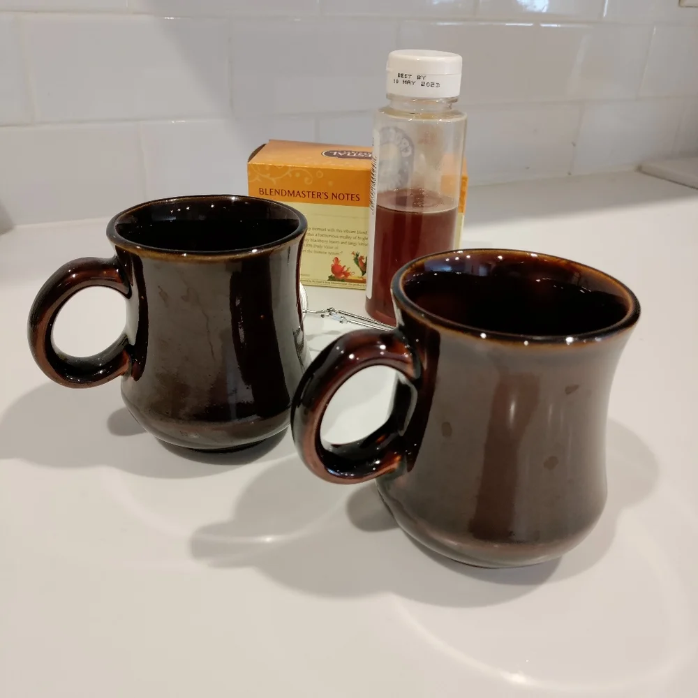 Pair of vintage cafe mugs - Picture 1 of 5